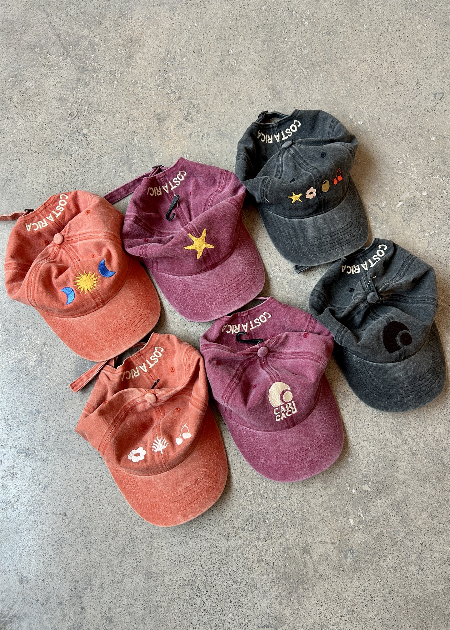 Gorra Vino Logo CARICACO Crema